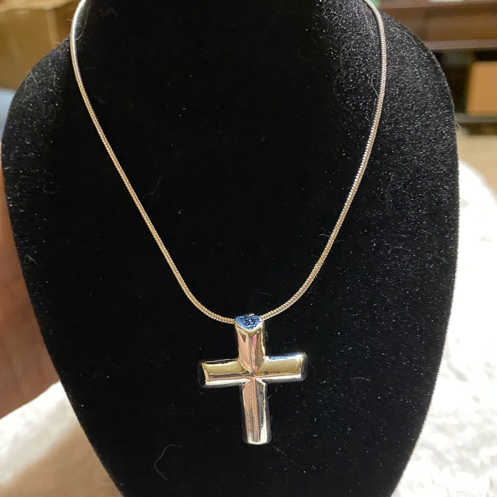 Stylish .925 Sterling Silver Cross Pendant with 18 inch Necklace